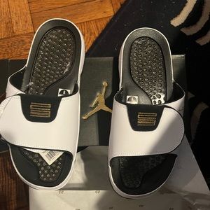 Jordan Hydro XI Men's Slides FN2452-170 White/Black/Metallic Gold Men's …